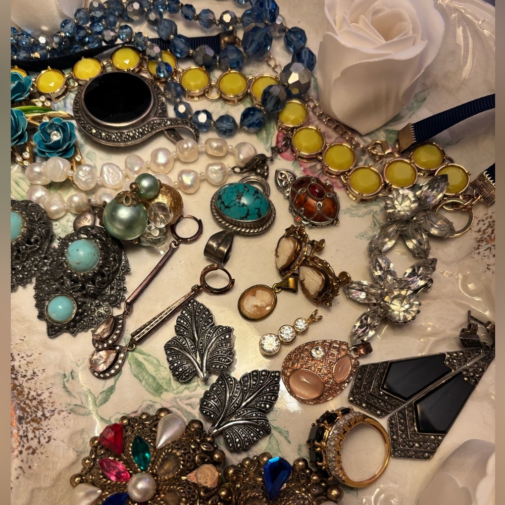 Stunning large Vintage Jewelry Collection many signed excellent condition lot - Picture 7 of 10